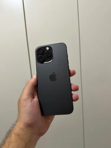 iPhone 16 Pro Max 256 GB Preto 41 ciclos Garantia Apple até julho 100% 