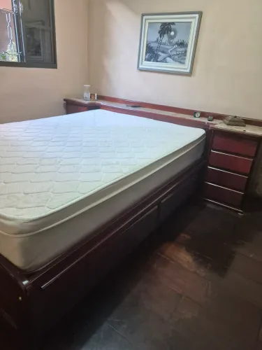 Cama casal com gavetas