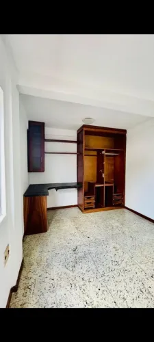 Escrivaninha guarda roupa