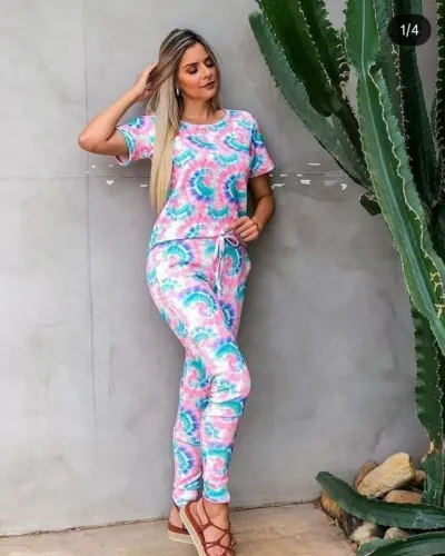 Conjunto feminino. 