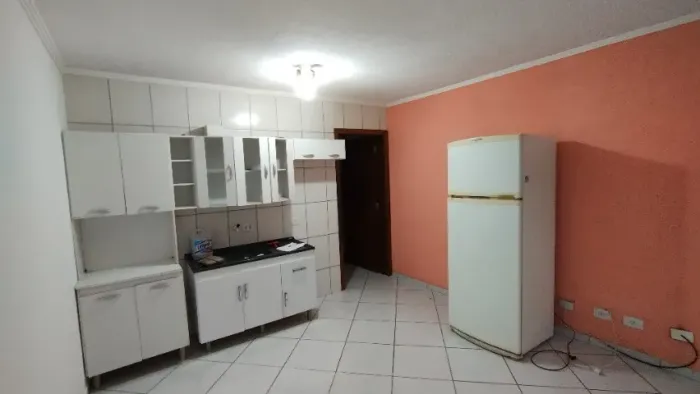 Alugo Apto com 40mts. Um quarto, Uma Vaga, òtima localização.
