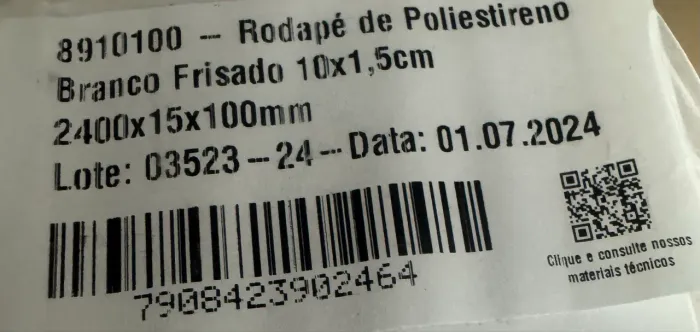 Rodapé de poliestireno