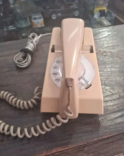 Telefone fixo vintage para decoração