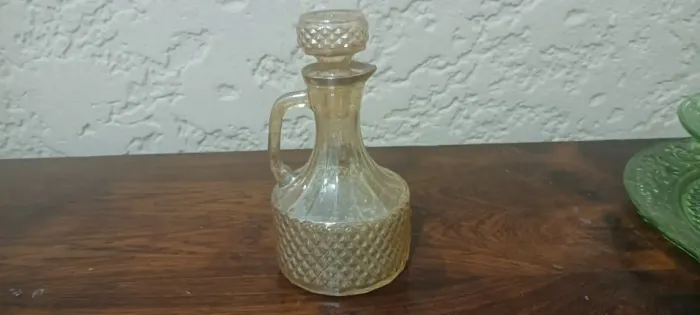 Itens antigos de família. Licoreira de cristal, compoteira vidro prensado robusto