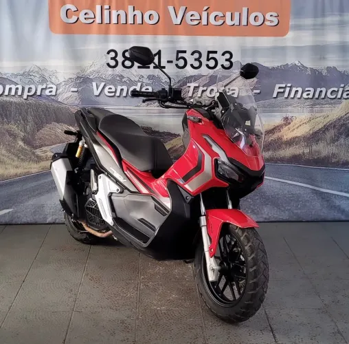 Honda ADV só 5.882 km 150cc. - - Financio em até 48x e parcelo em 21x no cartão