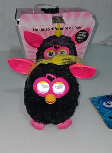 boneco furby preto e rosa 2012 - idioma português funcionando