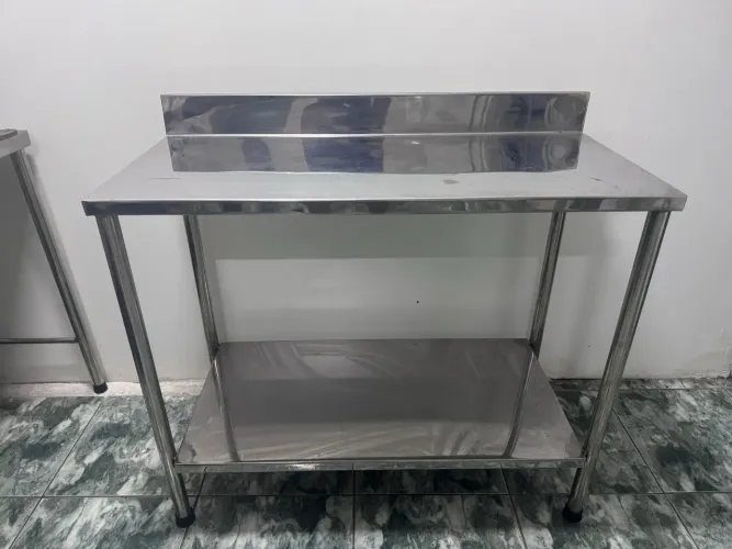 Bancada com Prateleira Lisa INOX 1,10x0,50x0,90 AISI 202 chapa # 22 / 0.8