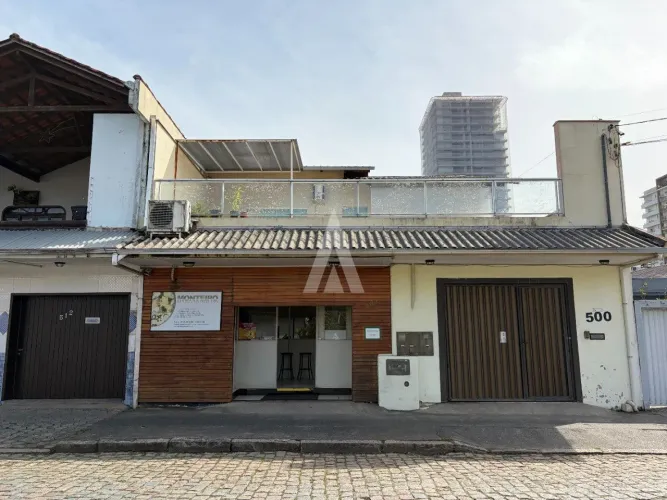 Sala comercial com 198,35m² à venda no bairro Anita Garibaldi em Joinville-SC por R$650.00