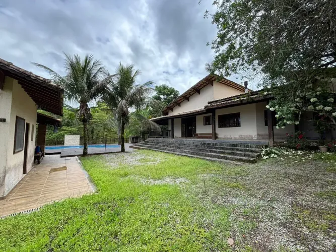Chácara com 5 quartos e piscina em Itariri - R$ 1.600.000,00.