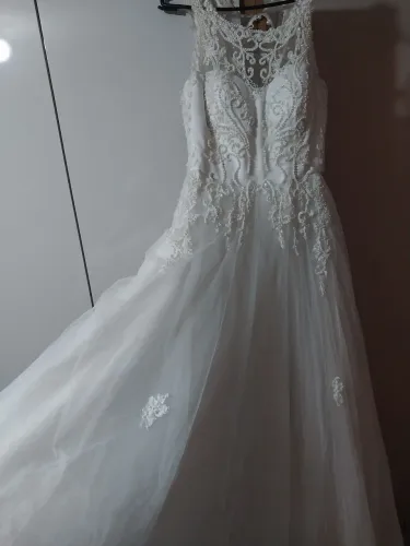 Vendo vestido de noiva lindíssimo,preparece para se sentir uma verdadeira princesa