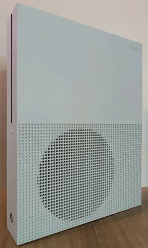 XBOX ONE S - 500GB - 1 JOGO DE BRINDE