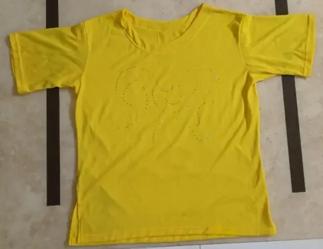 Blusa Feminina Amarela Gola Redonda Mangas Curtas Tam M com defeito