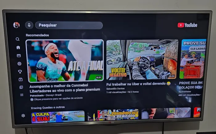 Tv LG 42"- 42LA6130 com caixas de som soundbar 