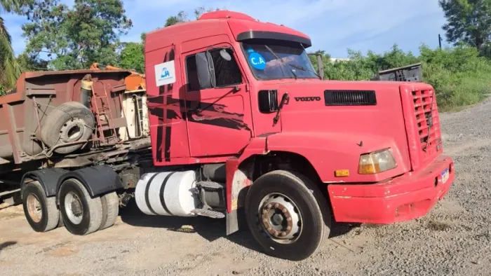 Vende-se Conjunto Cavalo e Caçamba (Vai com 12 pneus)