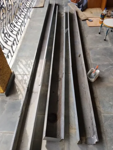 Vendo calha para telhado 10mts de calha vai com os suportes.