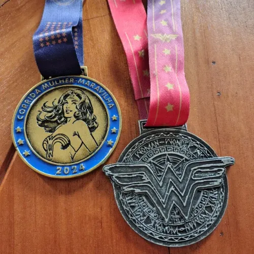 Par de Medalhas Corrida Mulher Maravilha