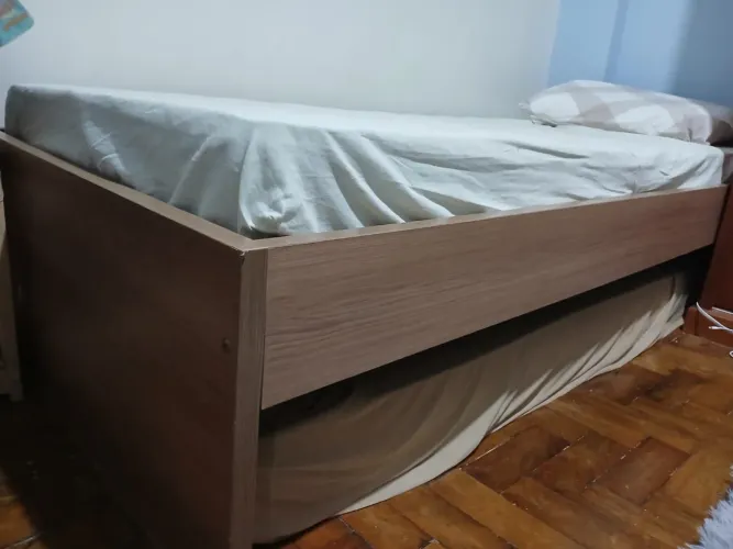 Cama solteiro ótimo estado
