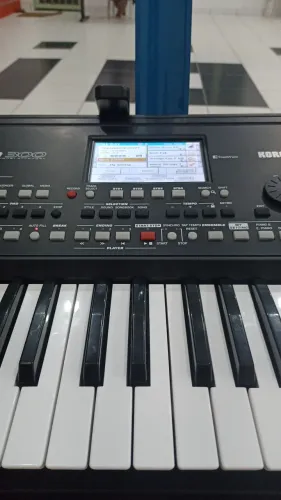 TECLADO KORG PA 300
