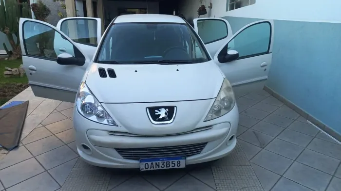 Peugeot 207 Sedan Passion XS 1.6 Flex 16V 4P AUT 2013