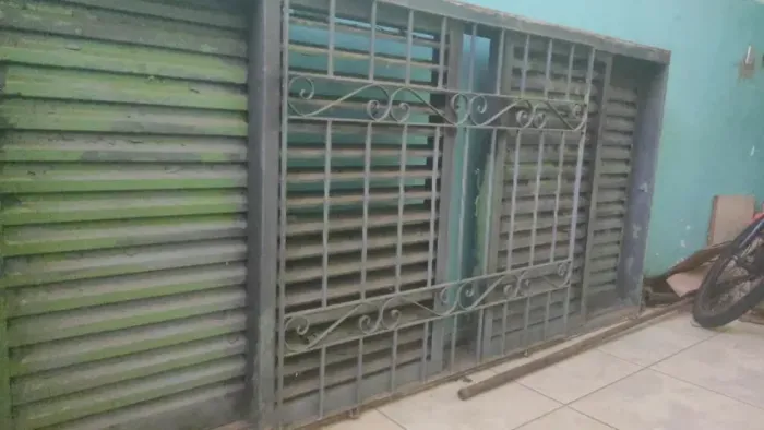 JANELA SASSAZAKI MULTIFLEX 2,00m usada R$ 950,00 (não entrego)