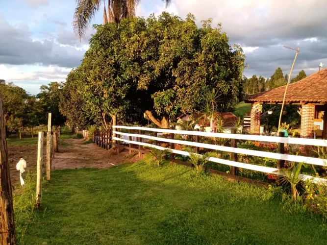 Chácara Top !!! (3 mil metros quadrados) Casa muito boa... com 2 Quartos sala cozinha conj