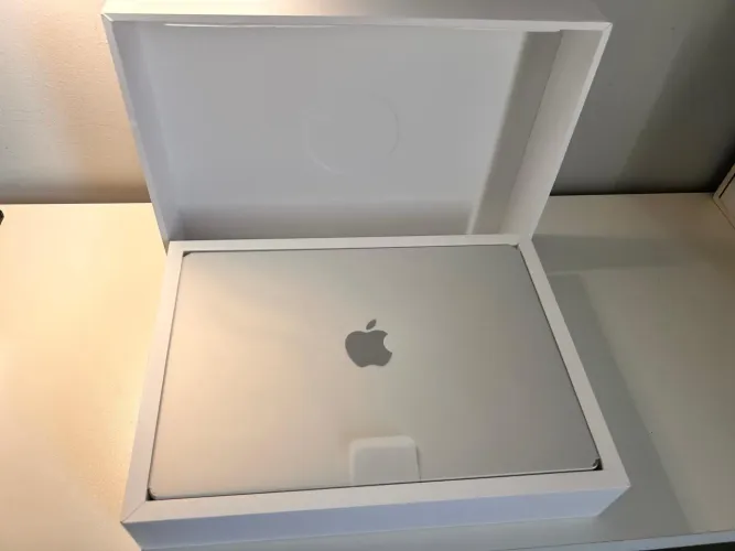 MACBOOK M5 14 24g e 1tb
