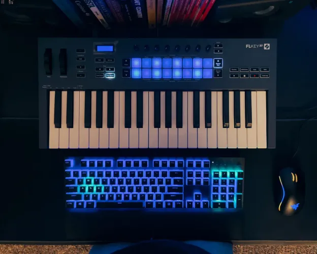 Teclado Controlador Novation FL - 37 Teclas