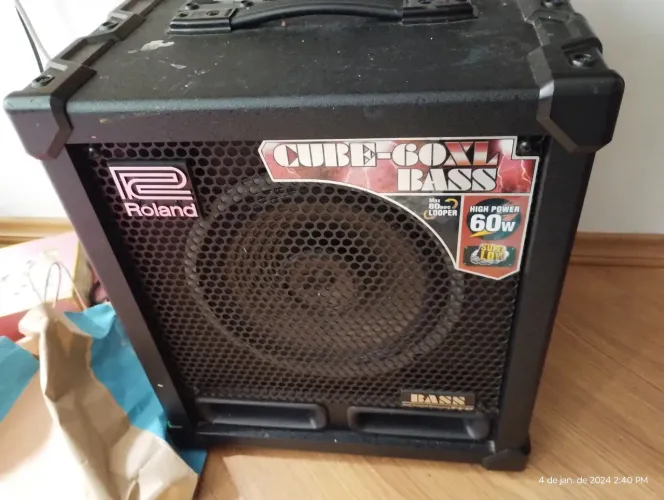Amplificador de baixo Roland xl60b