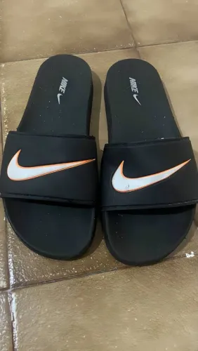 Vendo um chinelo 