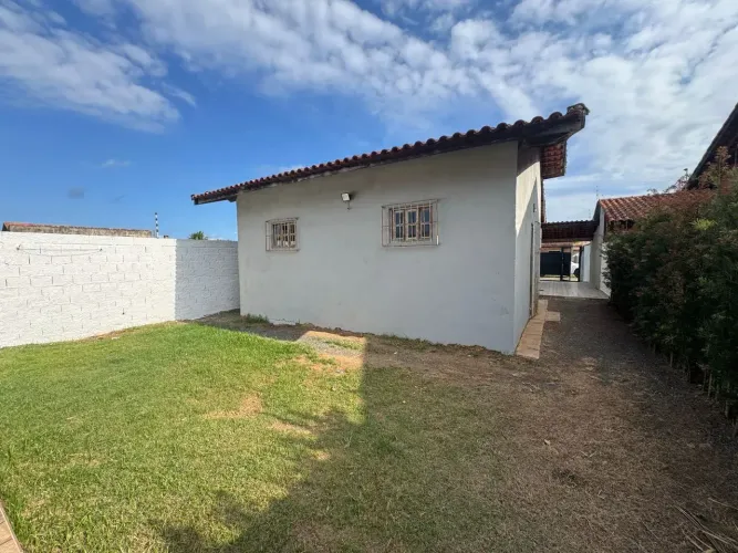 Casa com piscina para venda com 2 quartos em Maria Helena Novaes - Peruíbe - SP