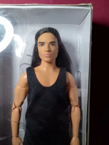 Ken Looks 09