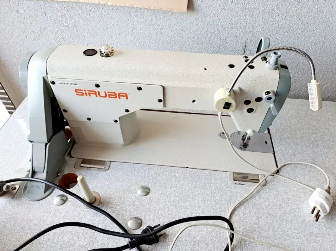 Maquina Reta industrial Siruba 