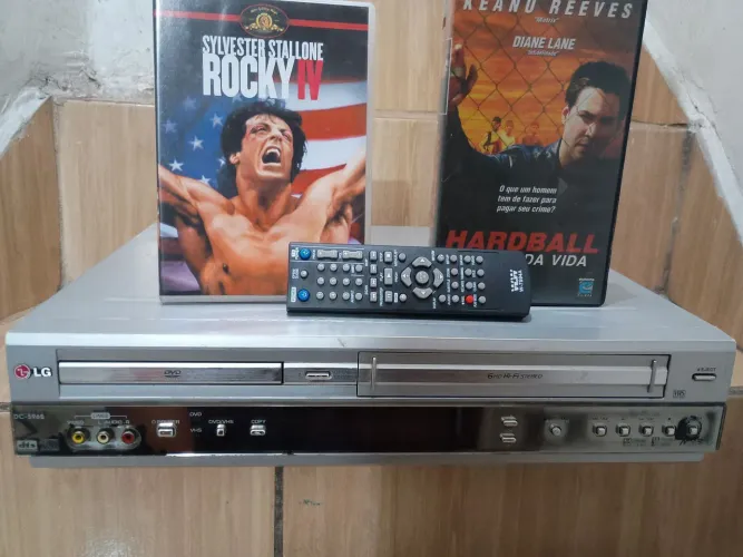Vídeo cassete com DVD acoplado LG.