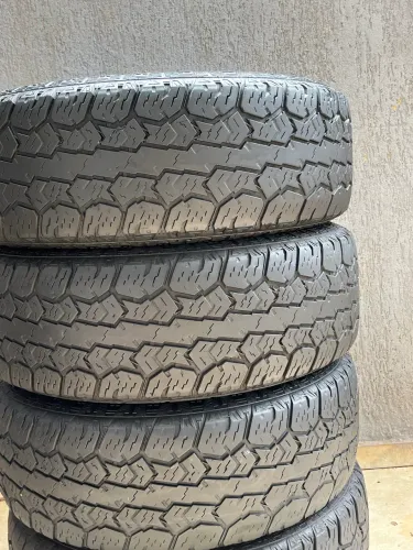 Pneus 265/70 aro 16 seminovos