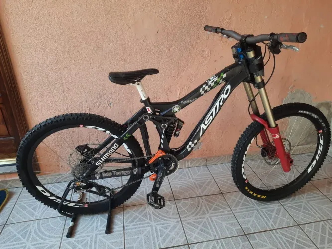 BIKE DOWNHILL PERSONALIZADA FEITA PEÇA POR PEÇA