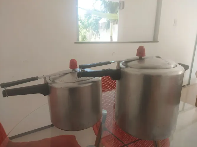 Panelas de Pressão Usadas 7 e 10 litros