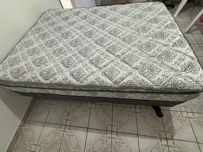 Cama casal mola em sacada