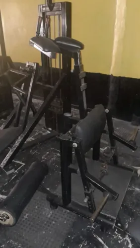 Vendo aparelhos para Academia com Porteira Fechada tratar com Paula * l