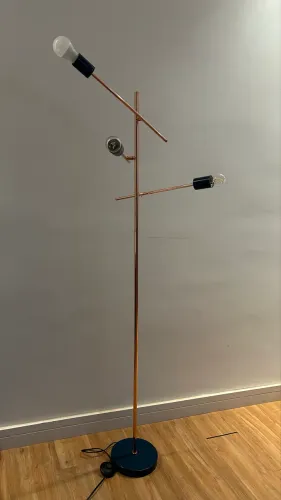 Luminária rose gold