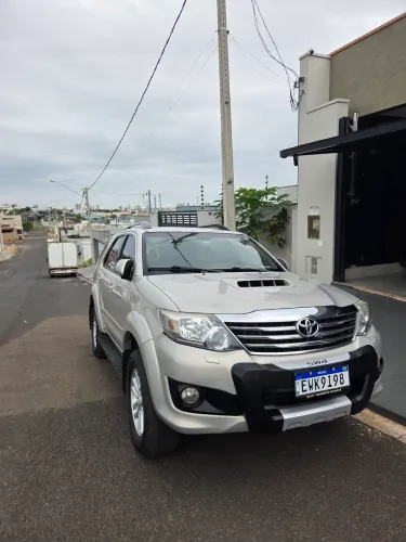 Toyota Hilux SW4 SRV D4-d 4X4 3.0 TDI Dies. AUT 2012