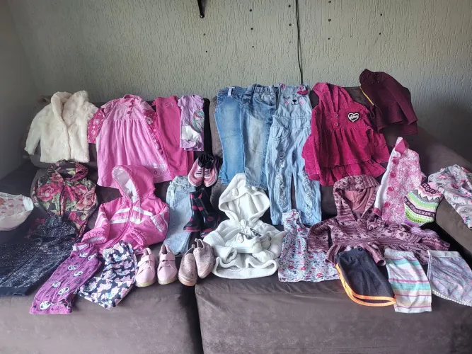 Lote de roupas infantil de menina tm 2/3 anos  total 46 peças 