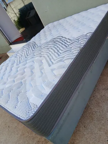 A venda uma linda ? cama Box casal padrão Gazim semi nova