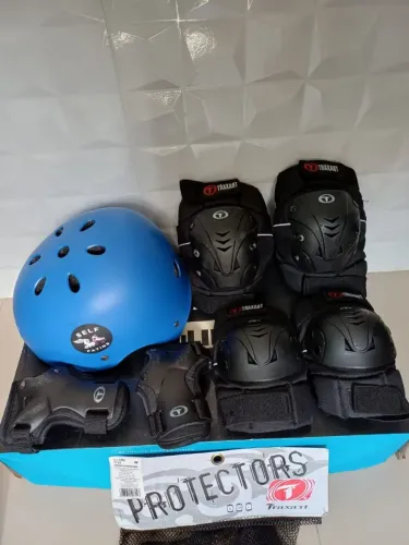 Kit de proteção Traxart Dr 029 Patins/Skate Tam. (P), + Capacete (usado). 