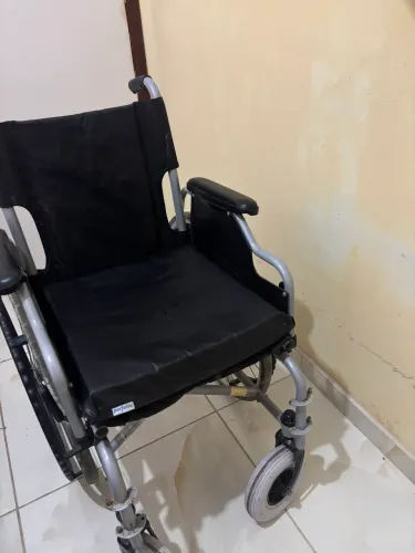 Cadeira de rodas e de banho