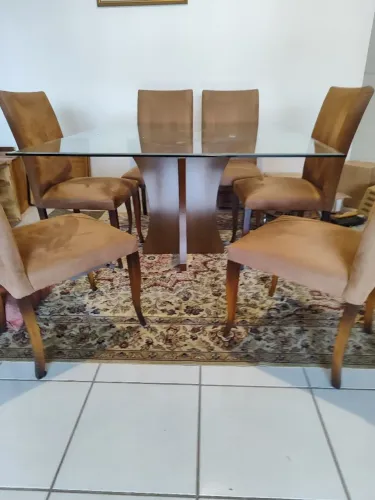 Mesa de jantar tampo de vidro marca Sierra