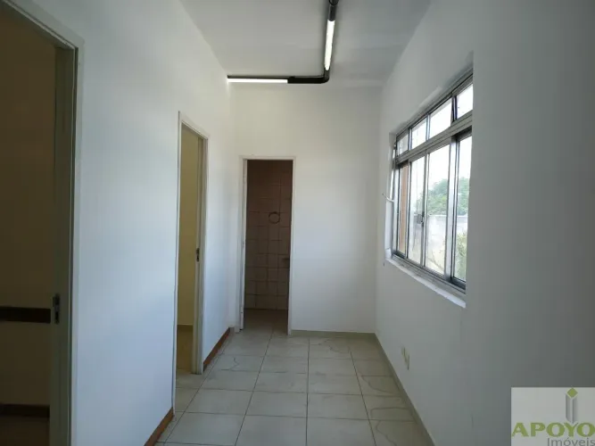 Excelente conjunto comercial para locação com 8 salas, em interlagos!