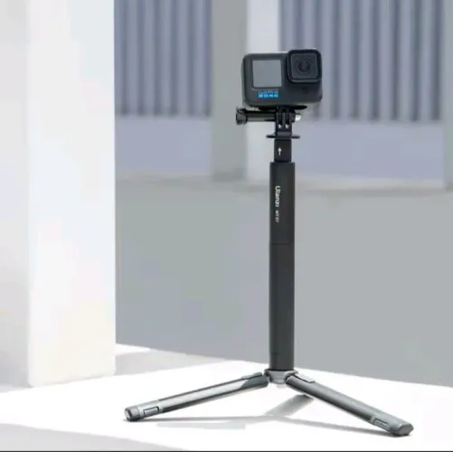 Bastão Ulanzi para câmera 360 acompanha um tripé.