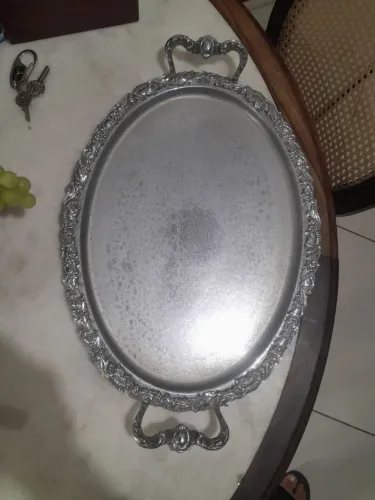 Antiga bandeja espessurada a prata