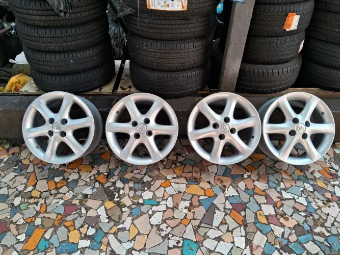 Jogo de rodas de liga leve aro 15/4 furos originais Toyota Corolla e outros