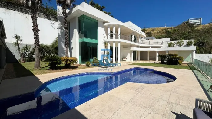 Casa com 5 quartos à Venda 900 m² - São Bento